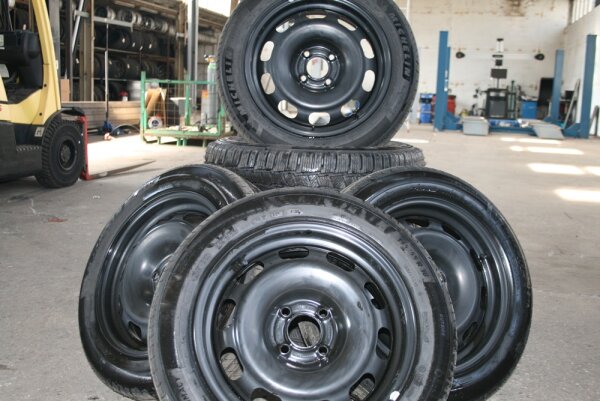 16" Opel Stahlfelgen + Sommerreifen Corsa F