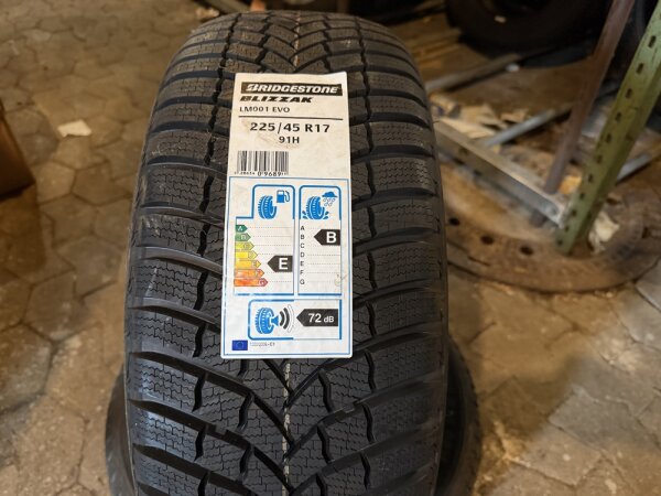 225/45 R17 91H Bridgestone Blizzak LM001 Evo Winterreifen - E, B, 72db