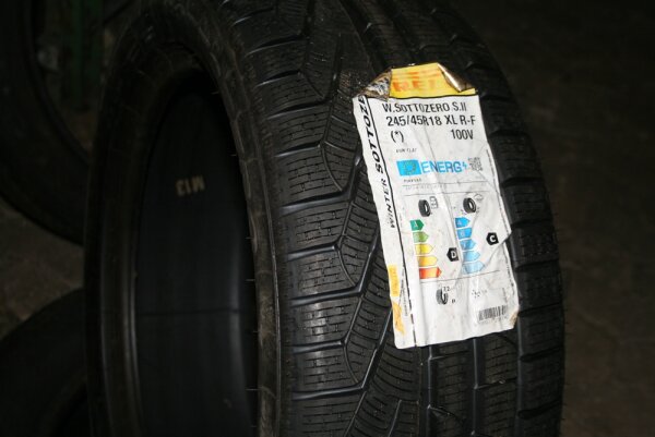 245/45 R18 100V Pirelli Sottozero* Winter240 Seriell Run Flat(RSC) Sommerreifen
